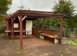 Erneuerung der Hütte am Tennisplatz