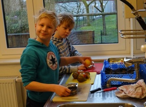 An apple a day... - Schulobst für die Kids der Mariengrundschule