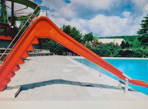 Wasserrutsche für Kinder im Freibad Holzhausen