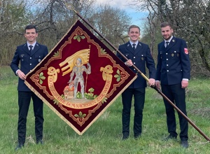 Erneuerung der Vereinsfahne der Freiwilligen Feuerwehr Erlabrunn