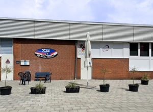 Überdachung & Lagermöglichkeit im Außenbereich unserer Sportstätte