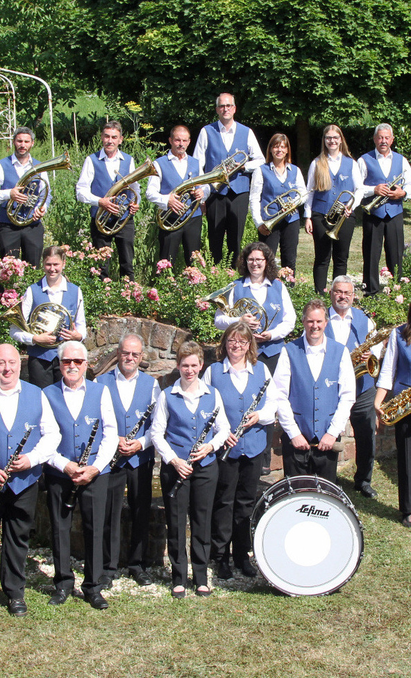 Neue Poloshirts für Aktive und Helfer des Musikvereins Kröv