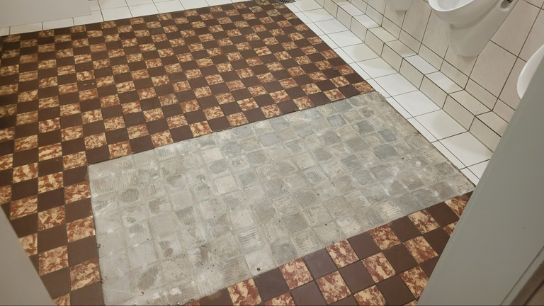 Das Geld muss flies(s)en - Sanierung WC-Anlagen Hubertussaal Straberg