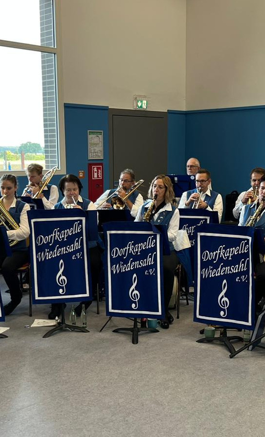 Volksbank: Neue Westen für die Dorfkapelle Wiedensahl e.V.