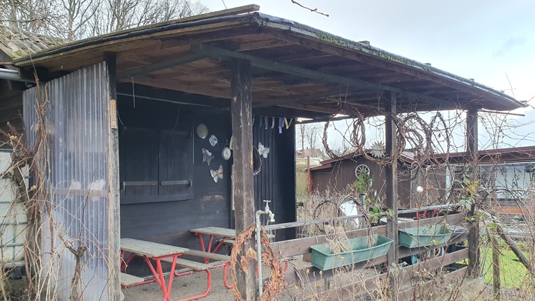 Sanierung des undichten Daches für den Naturkindergarten Bezgenriet