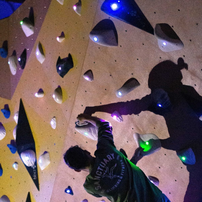 Clift - Installation einer interaktiven LED-Kletterwand für alle Level