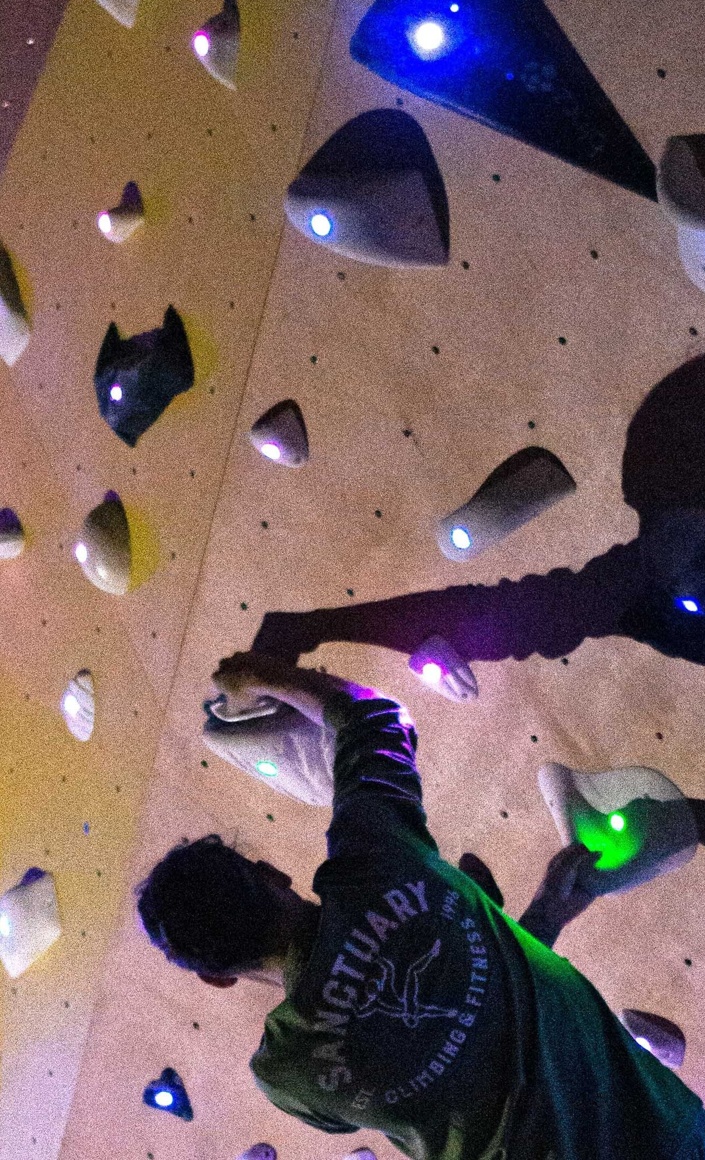 Clift - Installation einer interaktiven LED-Kletterwand für alle Level