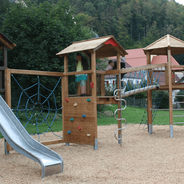 Neuer Kletterturm Ev. Kindergarten Mitteltal