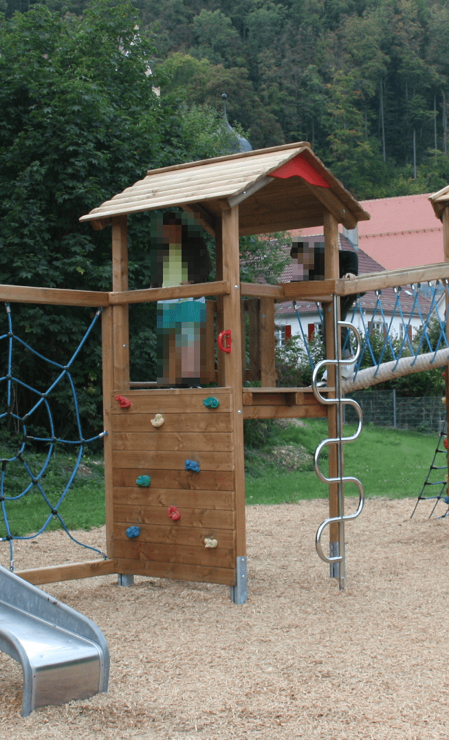 Neuer Kletterturm Ev. Kindergarten Mitteltal