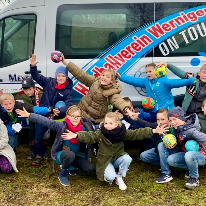 Neuer Vereinsbus für Jugend des Handballvereins Wernigerode