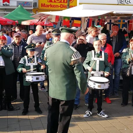 Regenschutz für den Spielmannszug Disteln-Backum