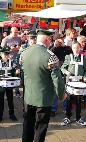 Regenschutz für den Spielmannszug Disteln-Backum