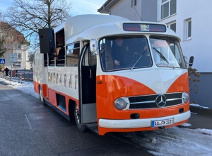 Lautsprecherboxen (JBL) für den Trainingsbetrieb und Oldtimerbus