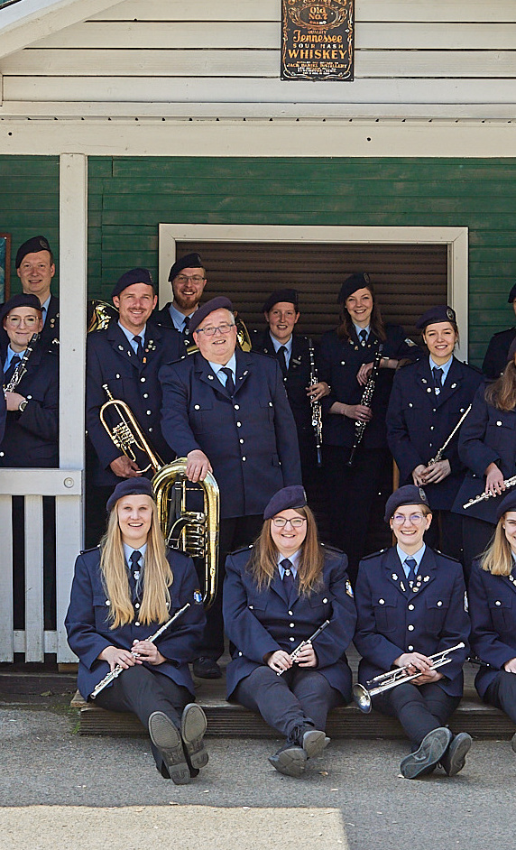 Neue Uniformjacken für die Elsper Musiker