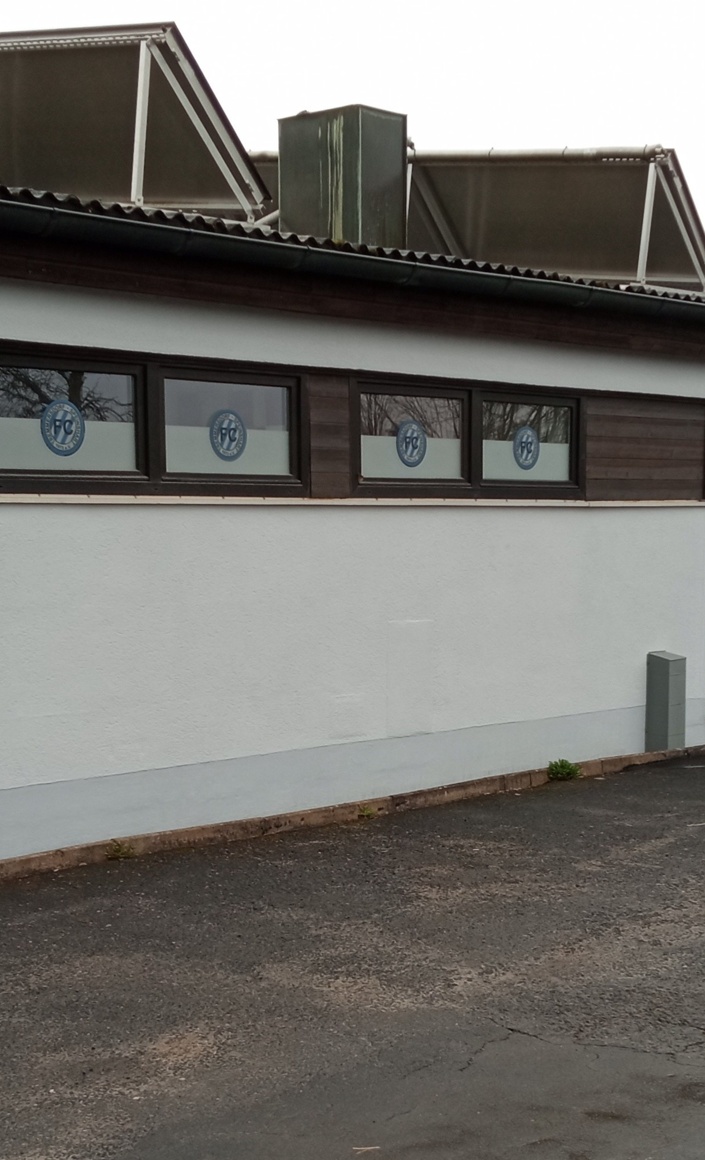 Heizungsaustausch Sportheim Tremmersdorf: Ersatz Ölheizung mit Fernw.