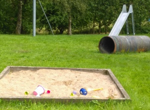 Spielplatz Renovierung, Anschaffung neuer Geräte