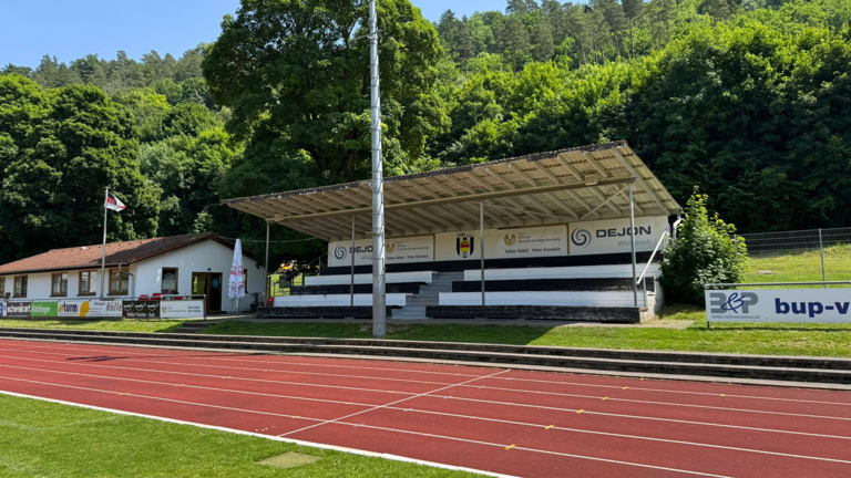 Sanierung der Tribüne im Albeck-Stadion