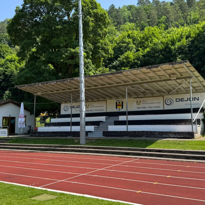 Sanierung der Tribüne im Albeck-Stadion