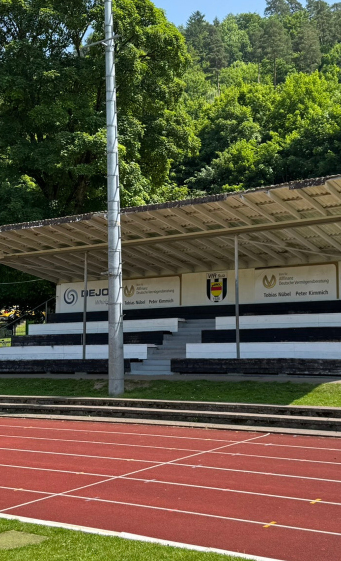 Sanierung der Tribüne im Albeck-Stadion