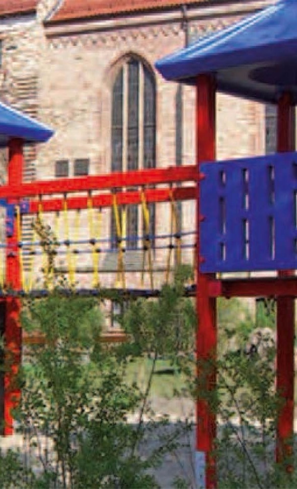 Mit Kletterturm Kinder glücklich machen/kigawiesen