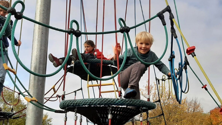 Königshof-Kinder klettern lassen!