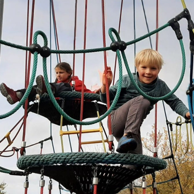 Königshof-Kinder klettern lassen!