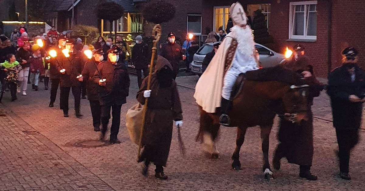Neue Kleidung für die Ottensteiner Nikoläuse - Viele schaffen mehr