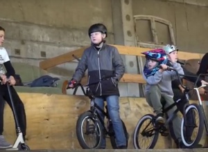 Cottbuser Kinder rollen