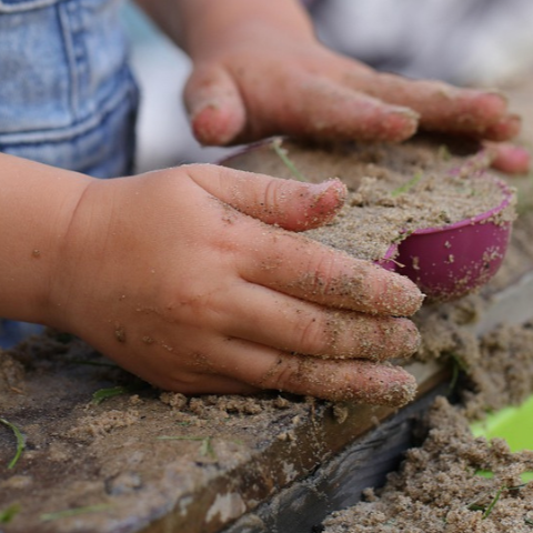 Sand- und Sinnesgarten für Kinderkrippe Kieselstein