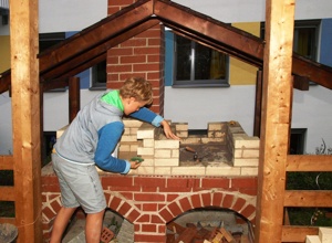 Fertigstellung des Pizzaofens mit Grillstelle
