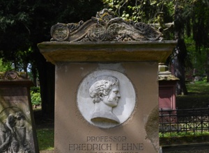 Mainzer Hauptfriedhof - Rettung gefährdeter Denkmäler