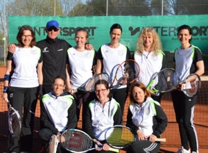 Fassade und Vordach am Sportlerheim Reinsfeld