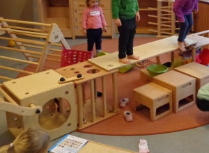 Pikler Möbel für die Kinder in der Kita Töpen
