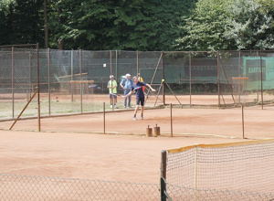 Neuer Zaun um Tennisplätze beim TuS Vahrenwald 08