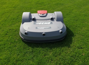 Rasenmähroboter für unseren Sportplatz