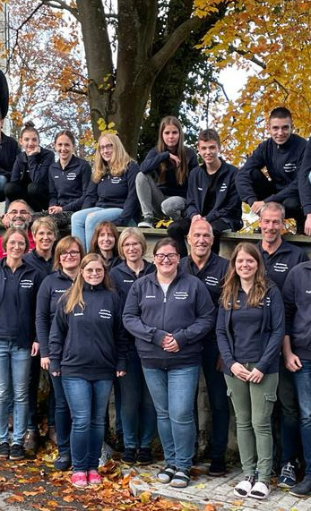 Vereins-T-Shirts & Jacken und Pultlampen damit uns ein Licht aufgeht