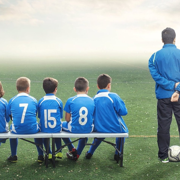 Spielerbänke für die Jugend