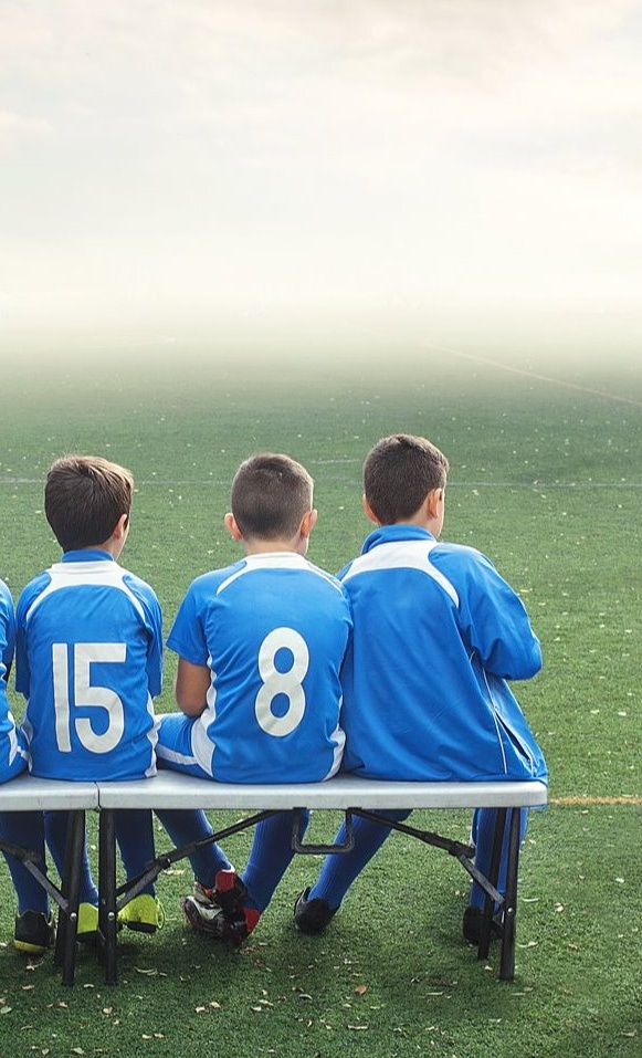 Spielerbänke für die Jugend