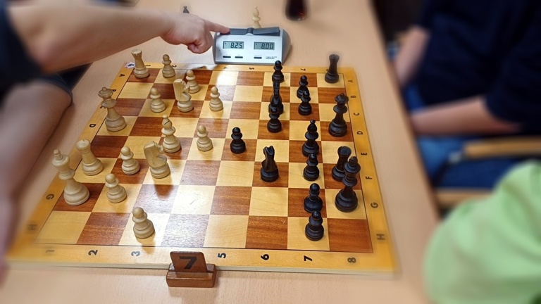 Schulschach wächst weiter – Spielmaterial für junge Denker benötigt