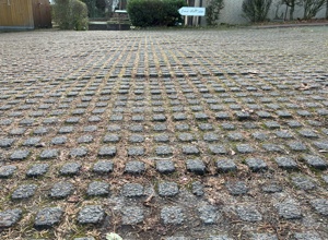 Umgestaltung der Parkfläche am Pfarrheim in einen Mehrzweckplatz