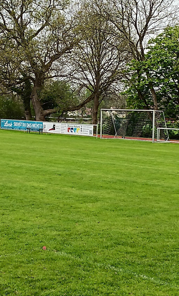 Für unseren Sportplatz wollen wir 2 Spielerkabinen anschaffen.