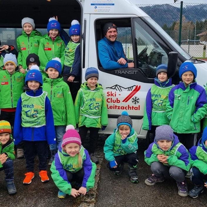neuer Vereinsbus für den Nachwuchs vom Skiclub Leitzachtal