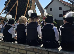 Neue Trachten für die Kindergruppe