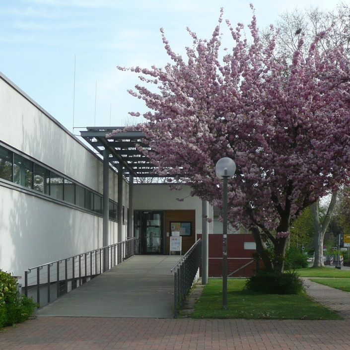 Volksbank: Defibrillatoren an öffentl. Orten in Emmerthal