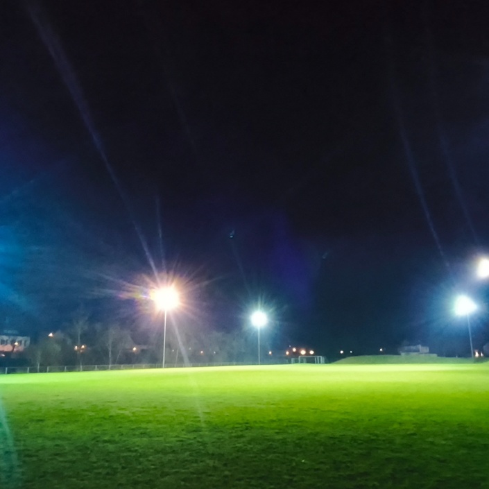Erneuerung der Flutlichtanlage und Umstellung auf energiesparende LED