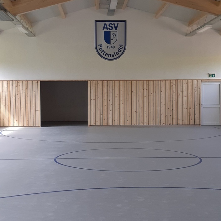 Sportgeräte für neue Turnhalle
