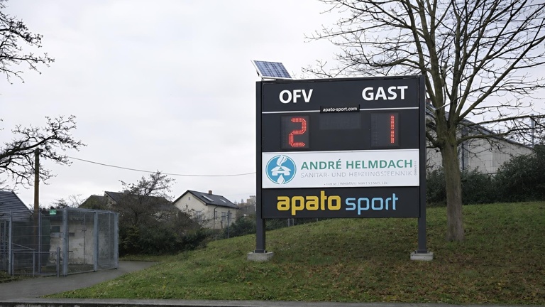 Anzeigetafel für unseren Kunstrasenplatz