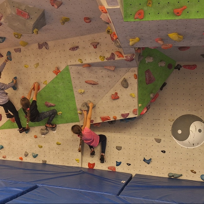 Neue Matten für den Boulderraum der JDAV Nördlingen