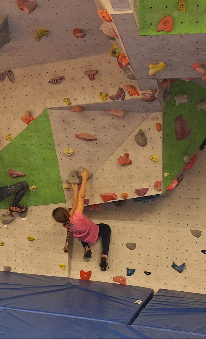 Neue Matten für den Boulderraum der JDAV Nördlingen