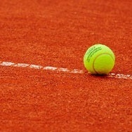 Ballmaschine für die Tennisjugend